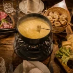 Restaurant le chamois rouen : fondue feu de bois fumante